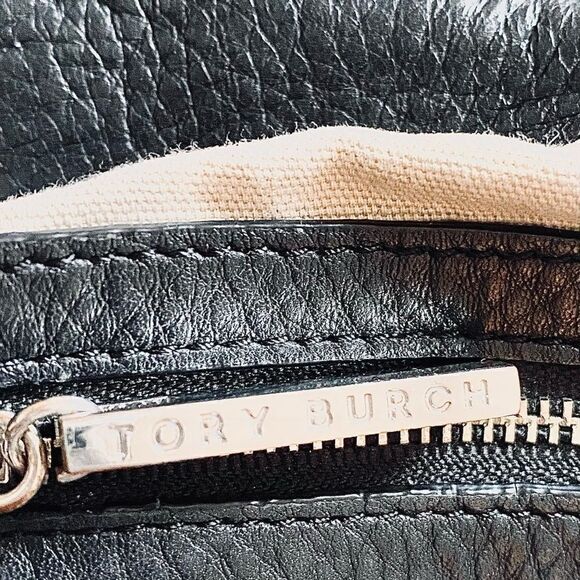 Tory Burch Rare Extra Large Amanda Hobo handbag. - Picture 6 of 9